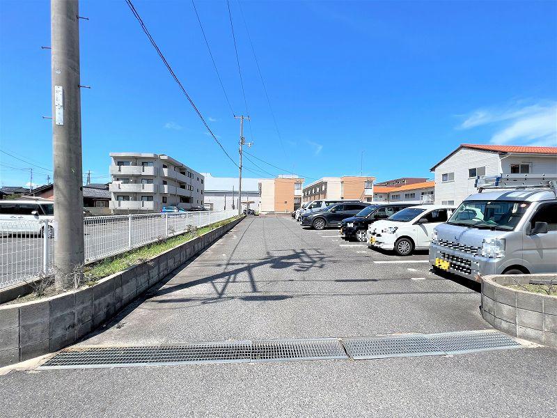 エスポワールⅡ(23624)の外観・駐車場イメージ1枚目