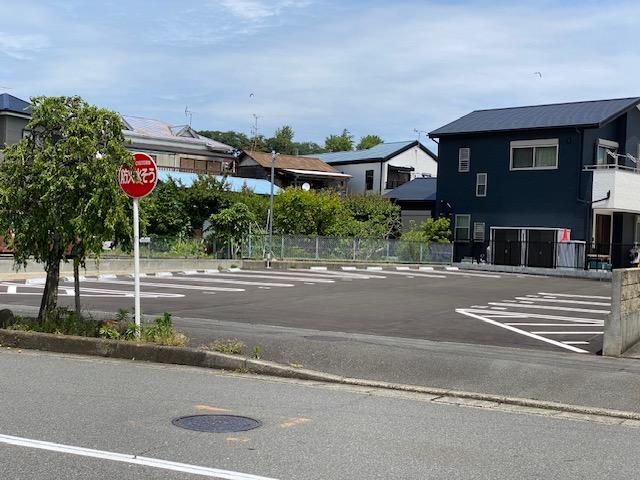 幕山公園通り中央駐車場の外観・駐車場イメージ3枚目