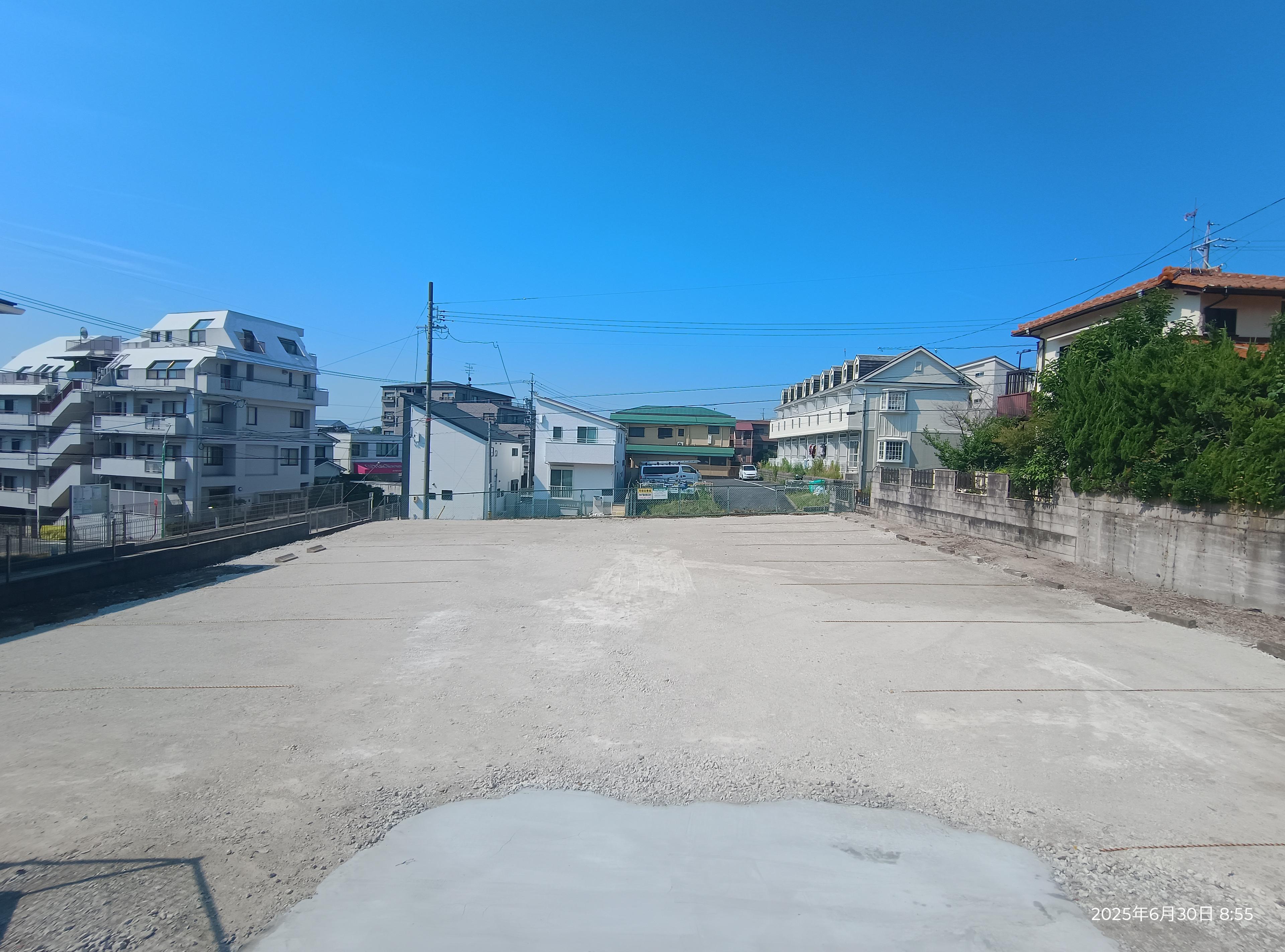 鈴木ビル・極楽パーキングの外観・駐車場イメージ2枚目