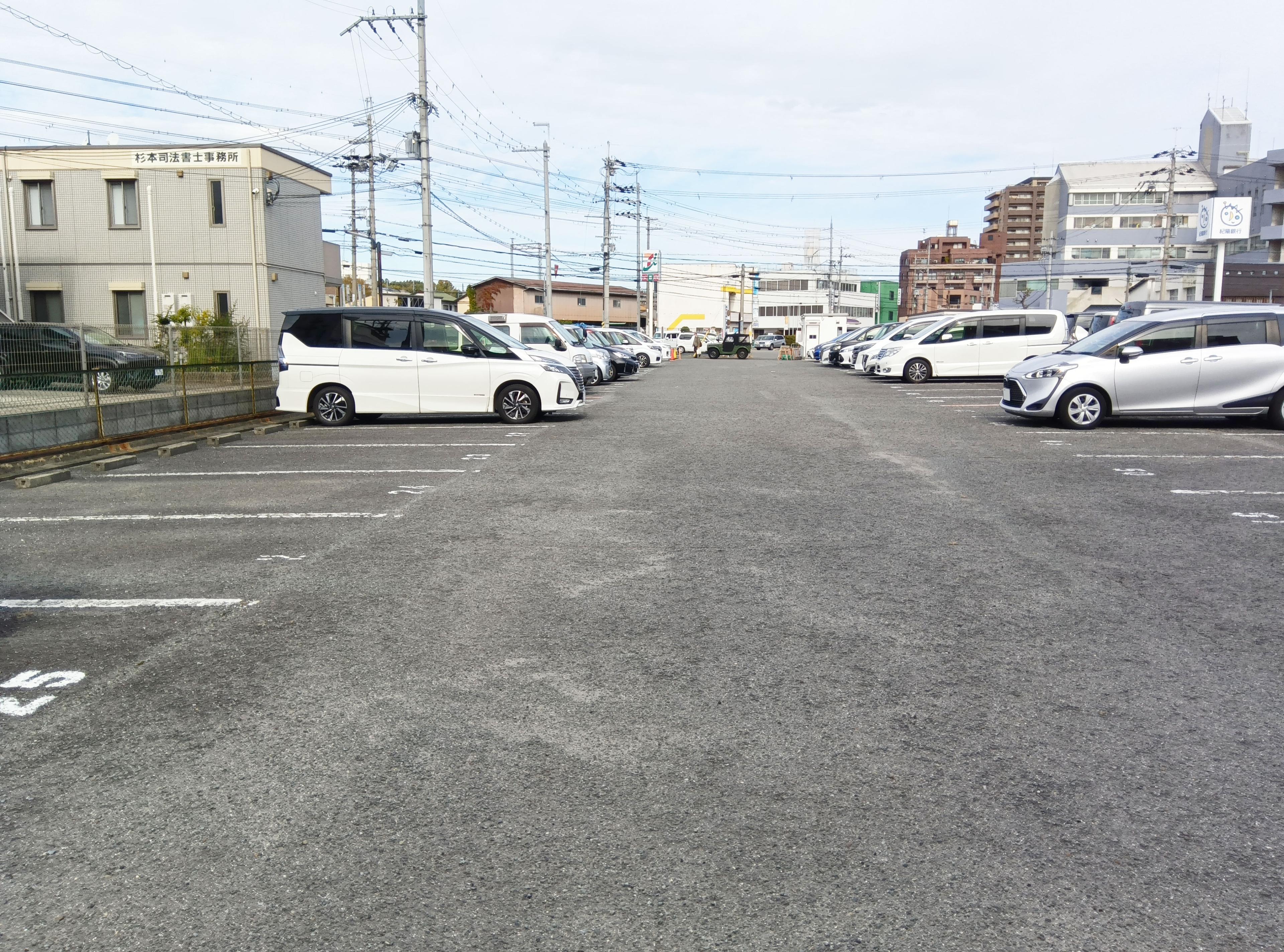 カナコモータープールの外観・駐車場イメージ2枚目