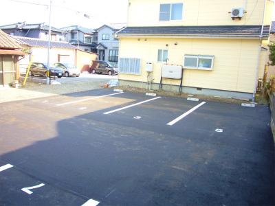 ファーストガレージの外観・駐車場イメージ2枚目