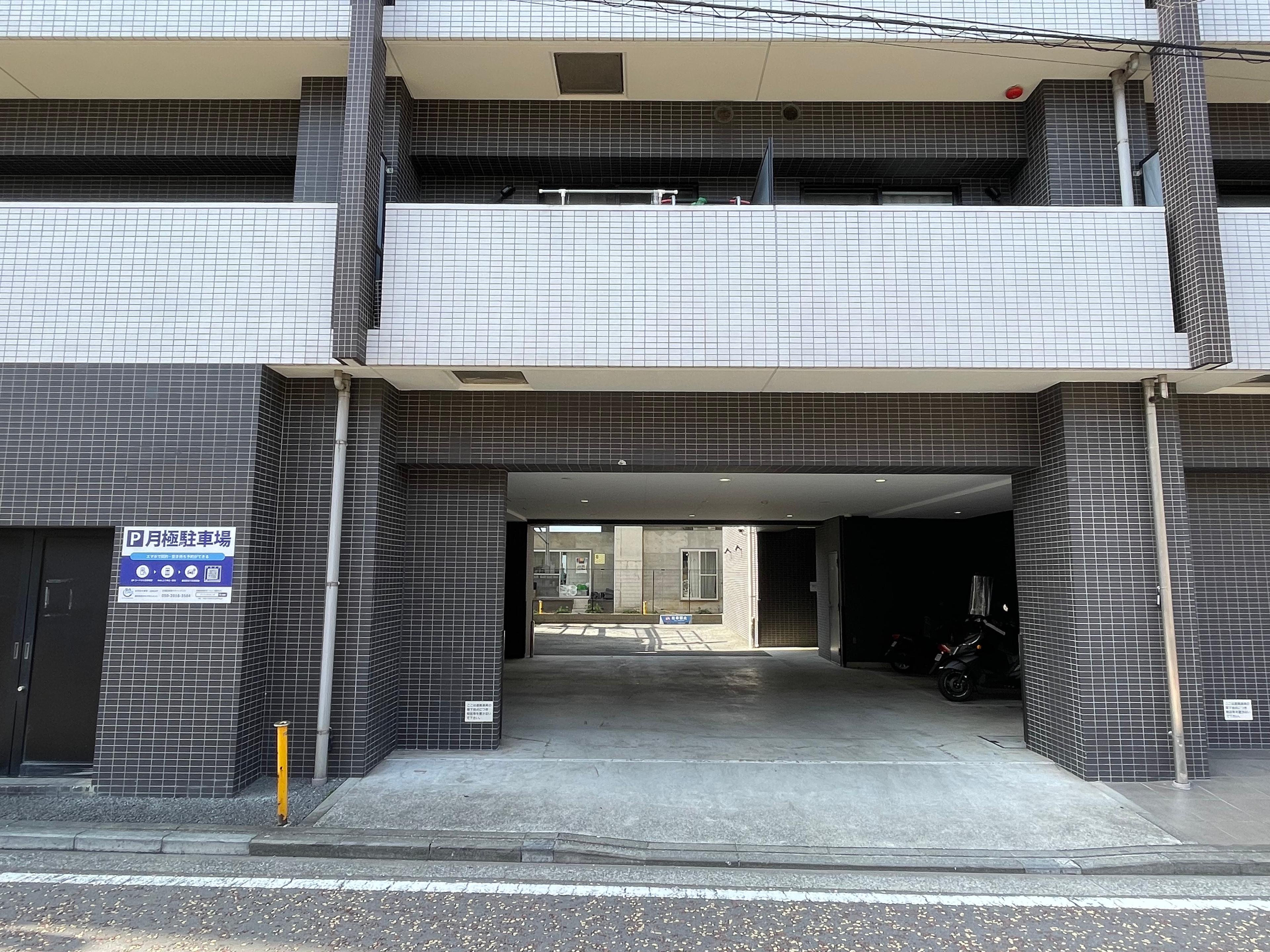 ラグジュアリーアパートメント横浜黄金町の外観・駐車場イメージ1枚目