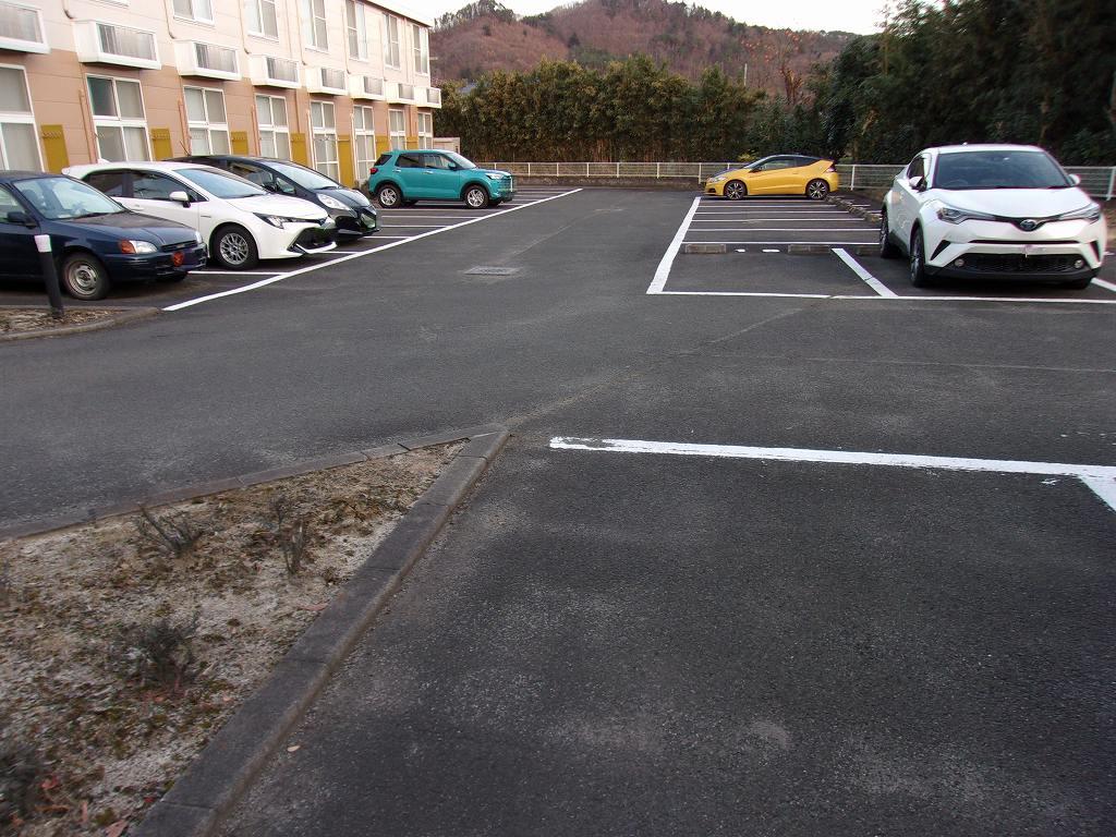 ShineRoadⅡ(18727)の外観・駐車場イメージ2枚目