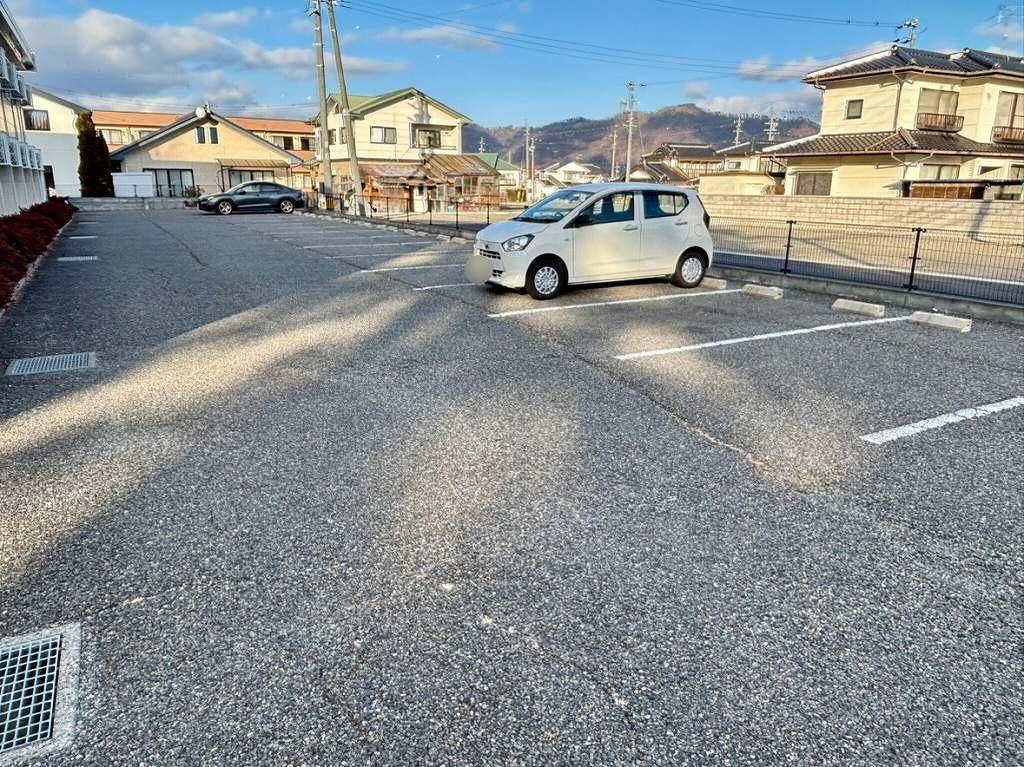 えむ(23013)の外観・駐車場イメージ1枚目