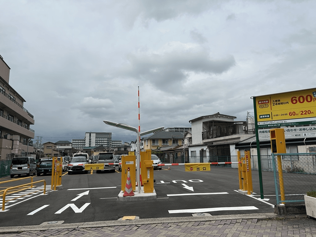 川西中央町第2の外観・駐車場イメージ1枚目