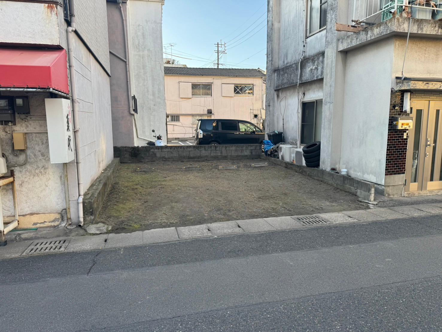 甲突町第二月極駐車場の外観・駐車場イメージ1枚目