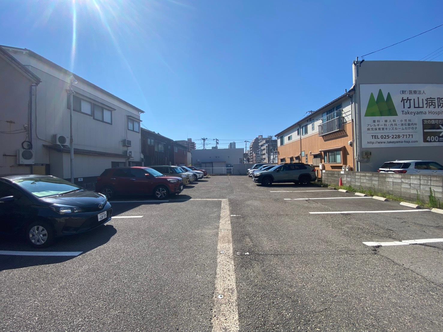 ダブルパーク上大川前通4番町の外観・駐車場イメージ2枚目