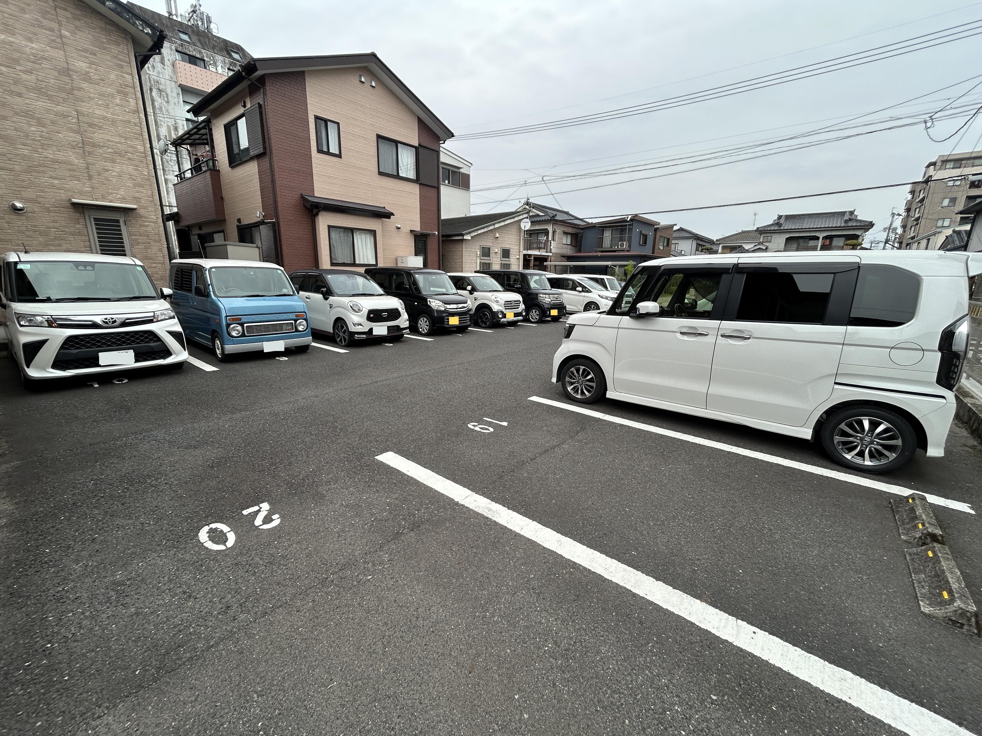 オート・スクウェアー和田Ⅱの外観・駐車場イメージ1枚目