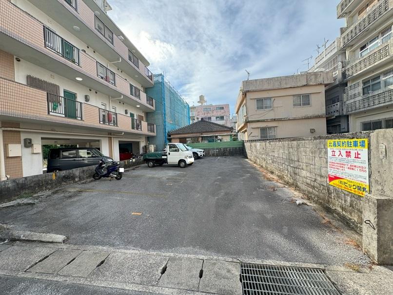 比嘉契約駐車場の外観・駐車場イメージ1枚目