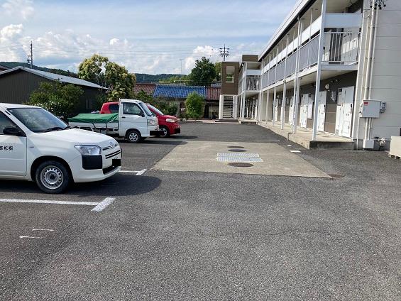 信濃(19135)の外観・駐車場イメージ1枚目