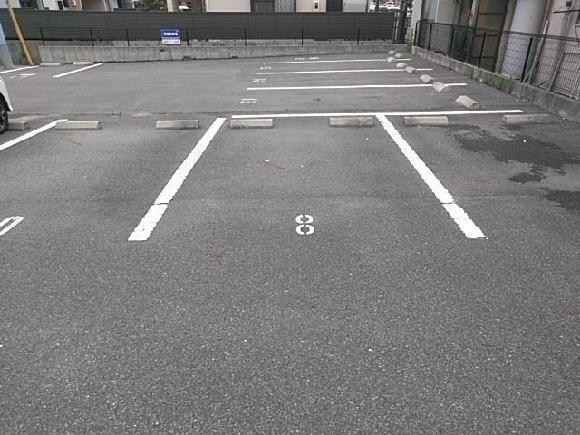 新谷ガレージの外観・駐車場イメージ2枚目