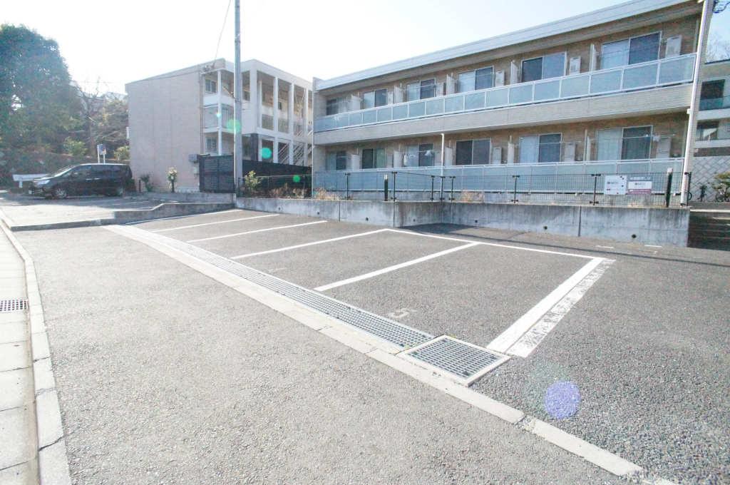 リブリ・クレストの外観・駐車場イメージ1枚目