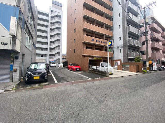 井上ガレージの外観・駐車場イメージ1枚目