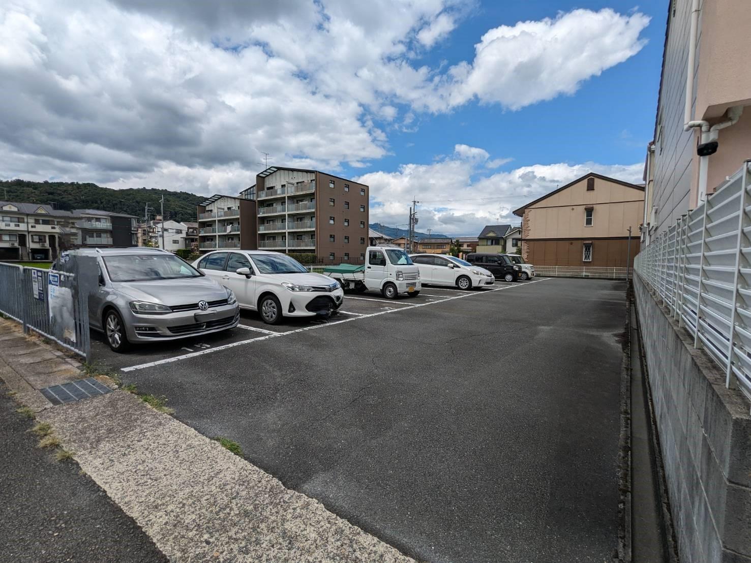 荒堀町 廣瀬ガレージの外観・駐車場イメージ1枚目