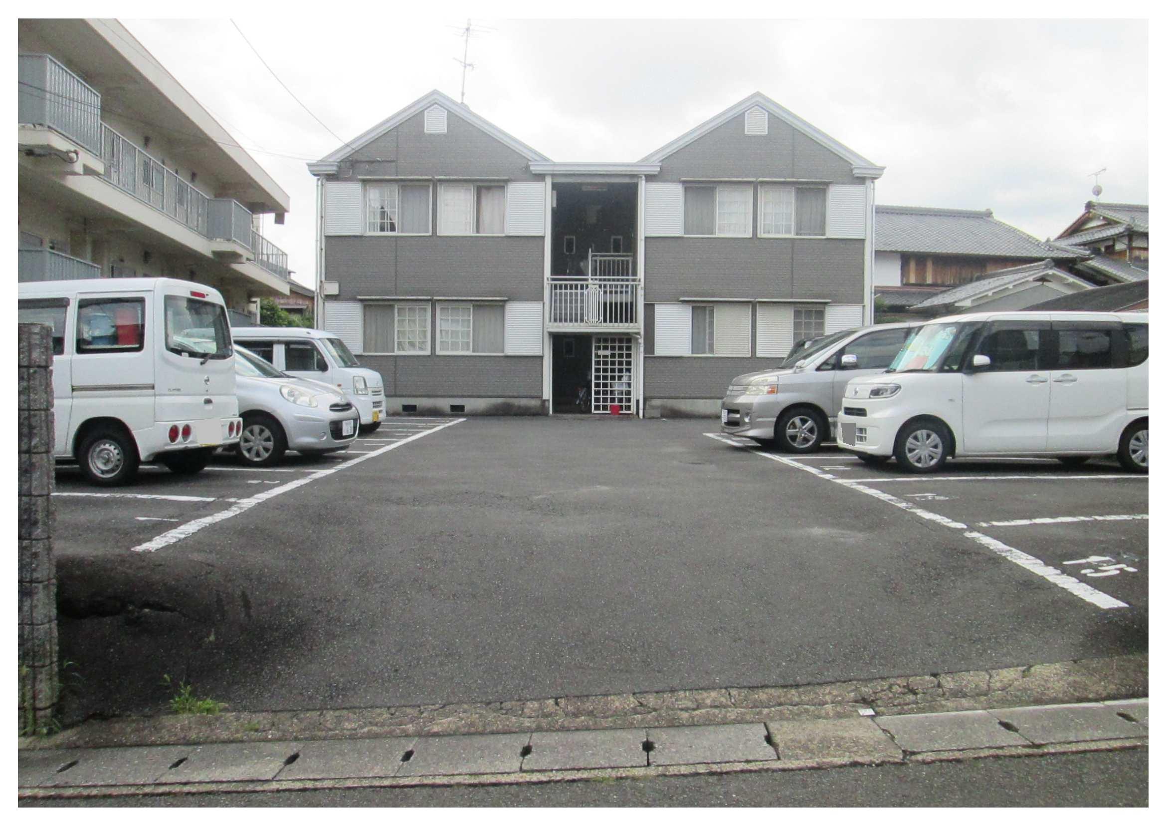 ウィンディアトムスの外観・駐車場イメージ2枚目