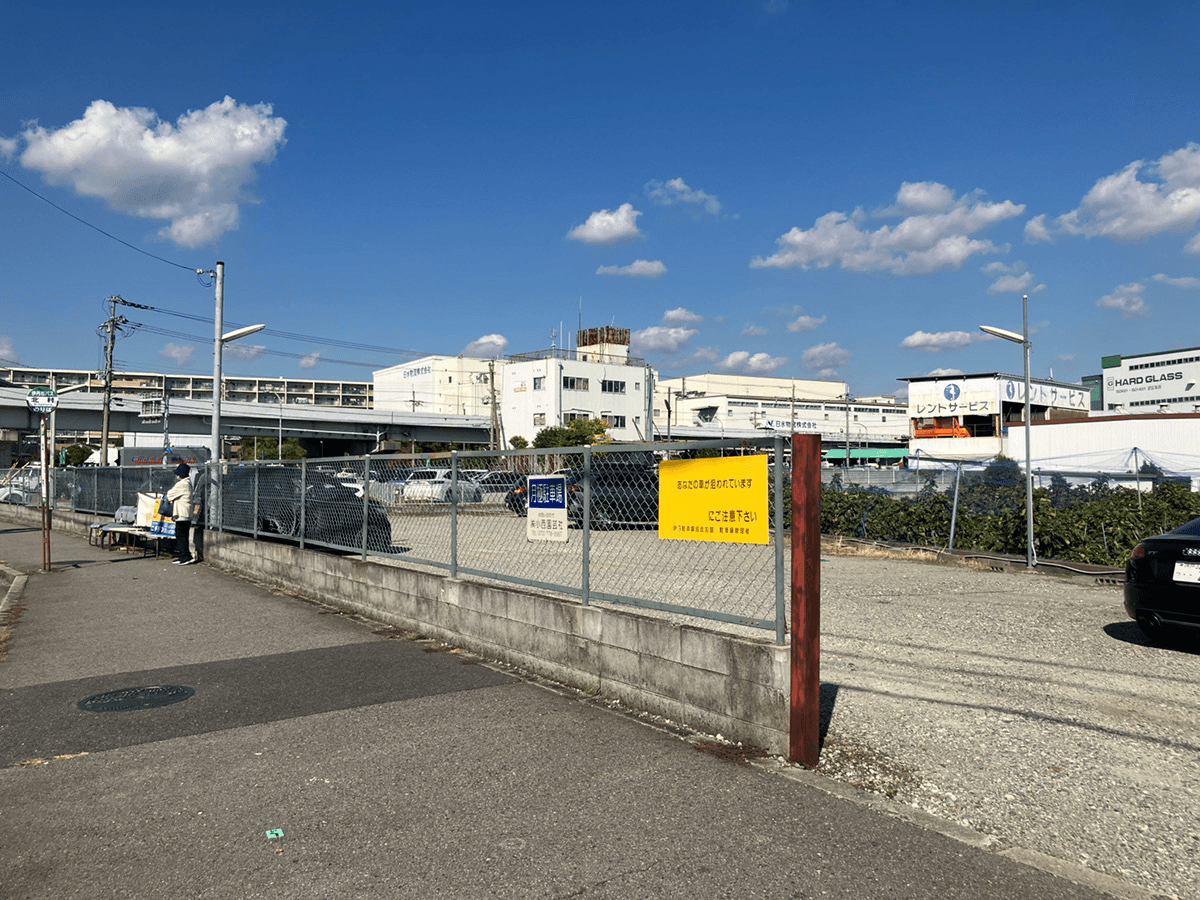 伊丹北村交差点駐車場(小西駐車場)の外観・駐車場イメージ1枚目