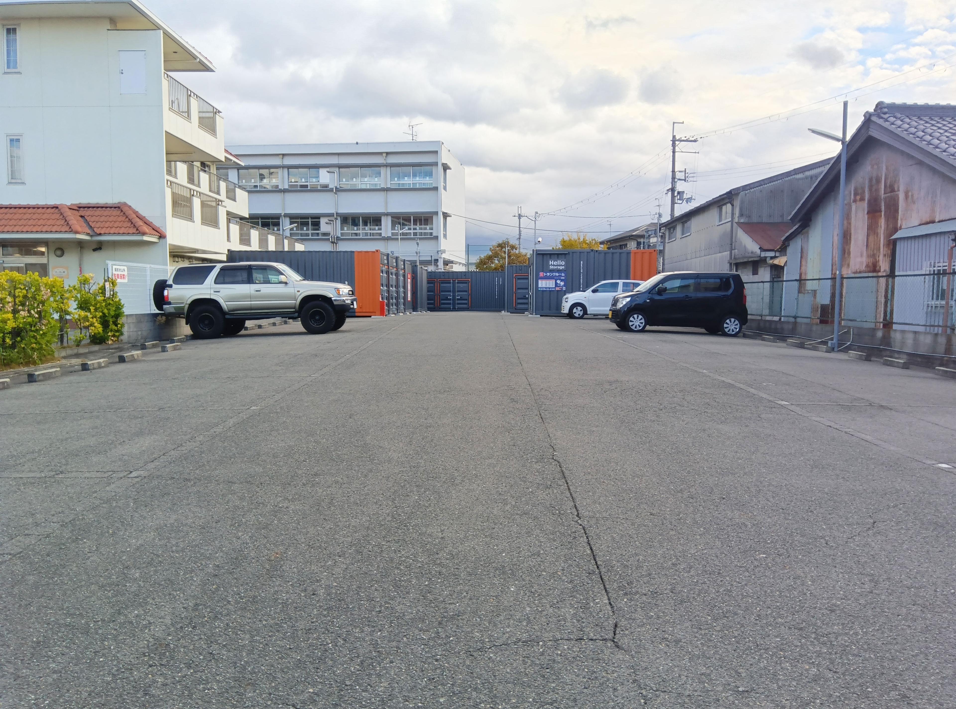 ブルースカイモータープールの外観・駐車場イメージ2枚目