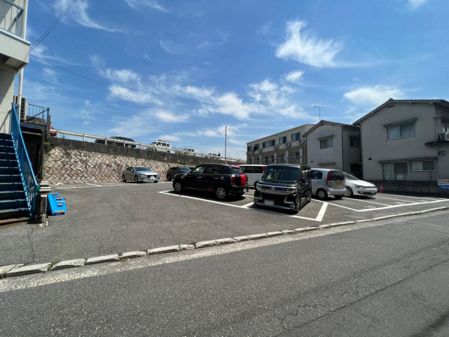 右近大芝第2ガレージの外観・駐車場イメージ1枚目