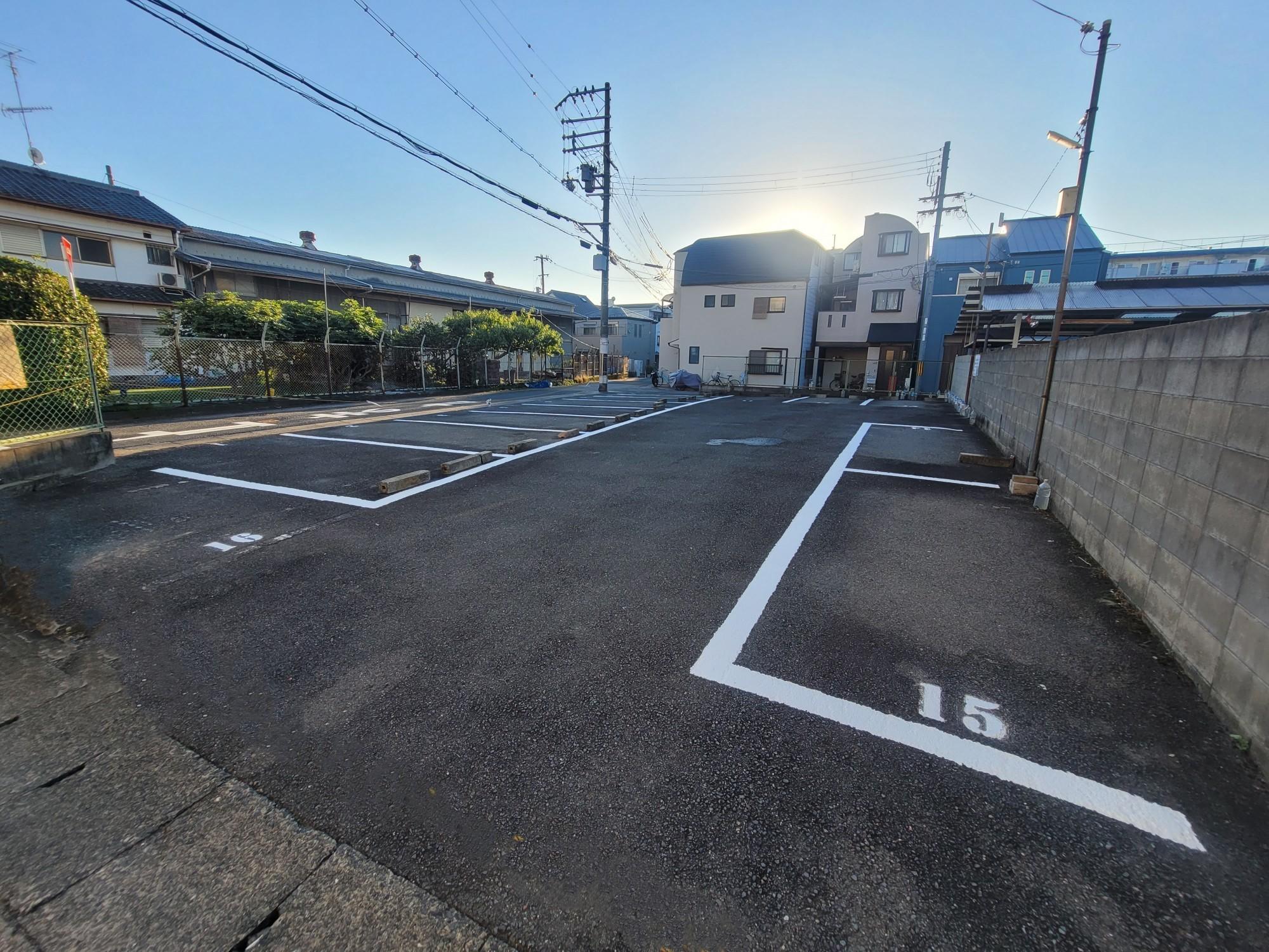 コスモスガレージの外観・駐車場イメージ2枚目