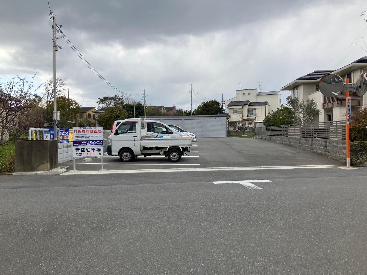 茄子作OKガレージの外観・駐車場イメージ1枚目