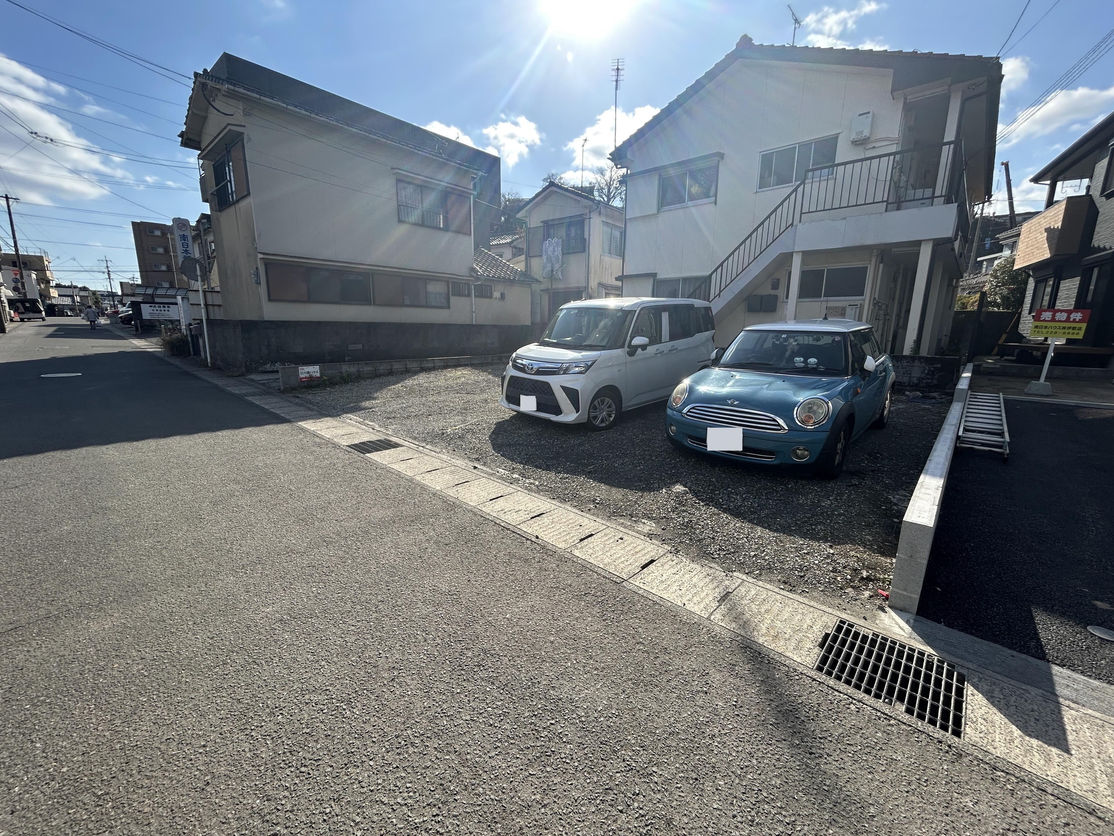 オート・スクウェアー上竜尾の外観・駐車場イメージ1枚目