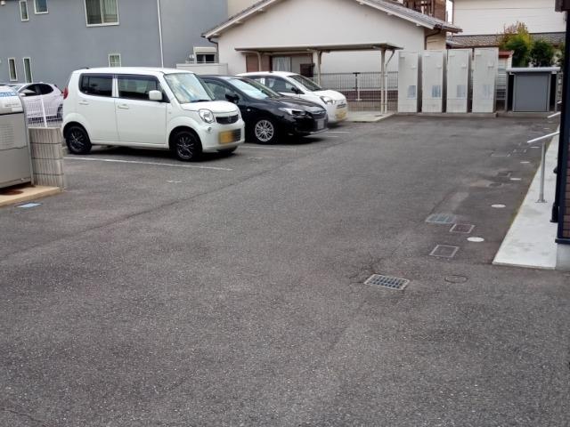 カーサ(52116)の外観・駐車場イメージ1枚目