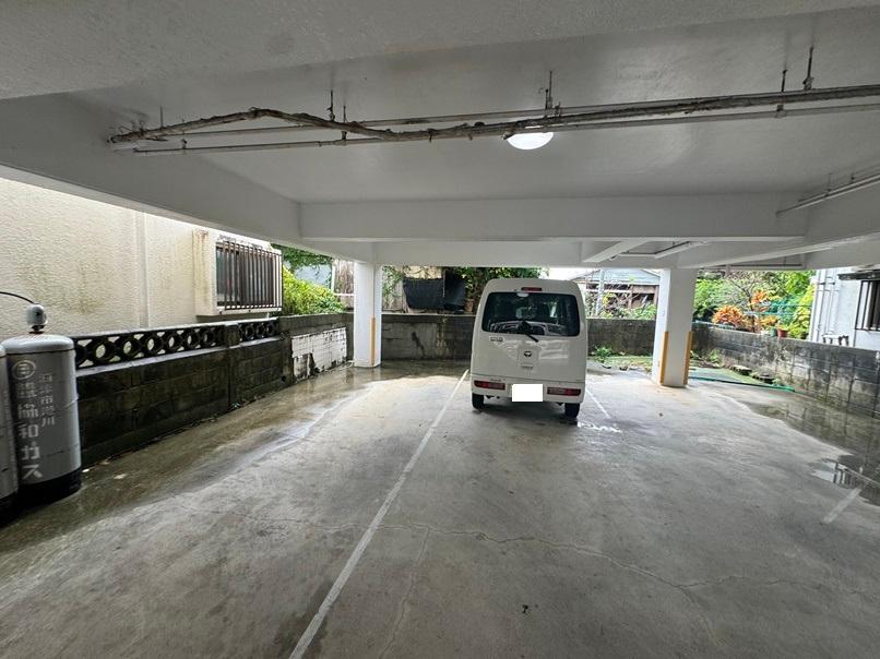 山内共同住宅の外観・駐車場イメージ2枚目