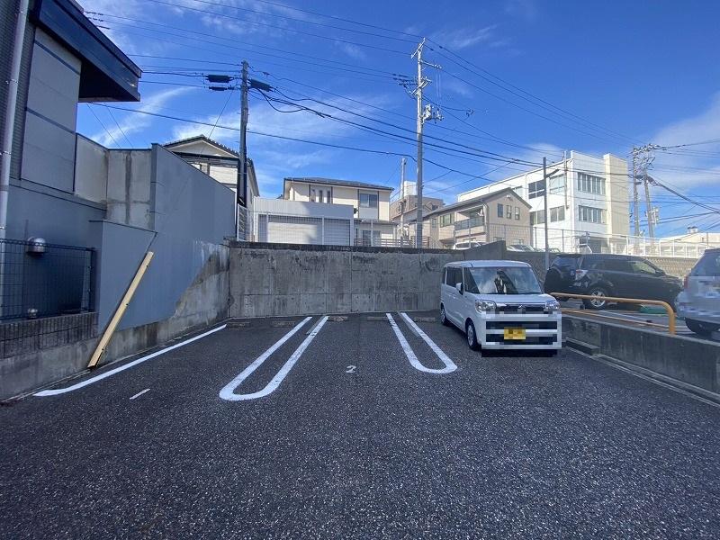 ダブルパーク東中通の外観・駐車場イメージ2枚目