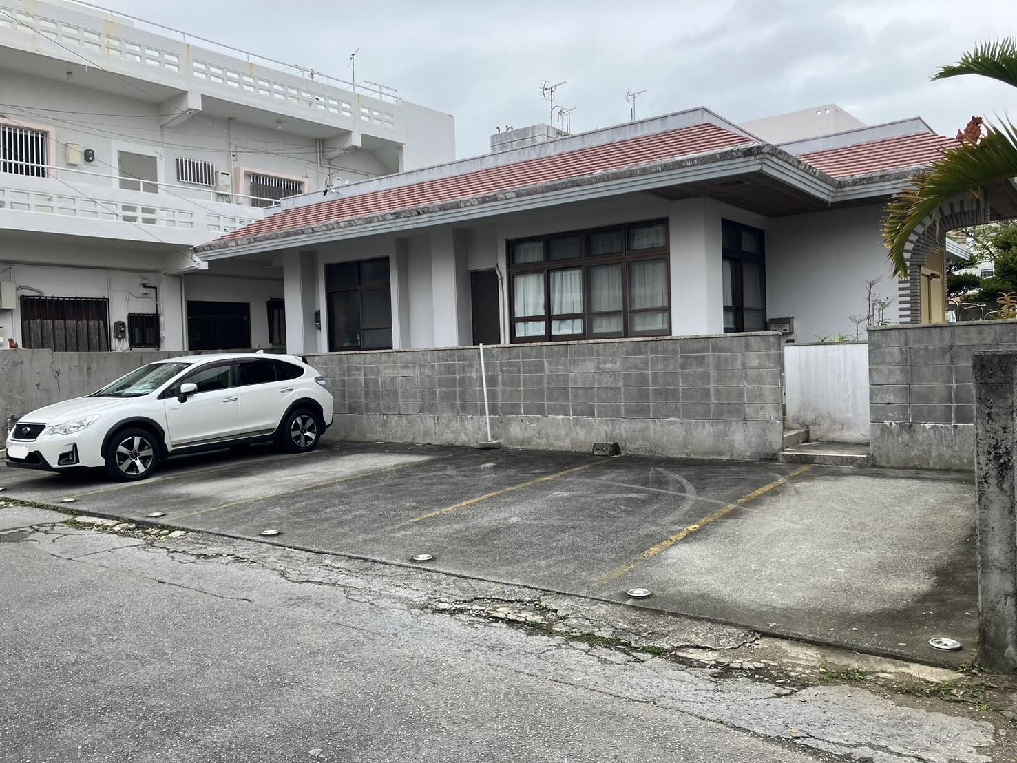 我如古一丁目貸駐車場の外観・駐車場イメージ1枚目