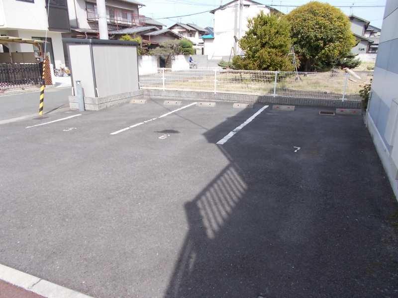 pine crest(22881)の外観・駐車場イメージ1枚目