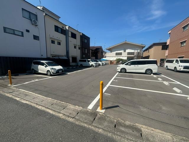 津田第三ガレージの外観・駐車場イメージ2枚目