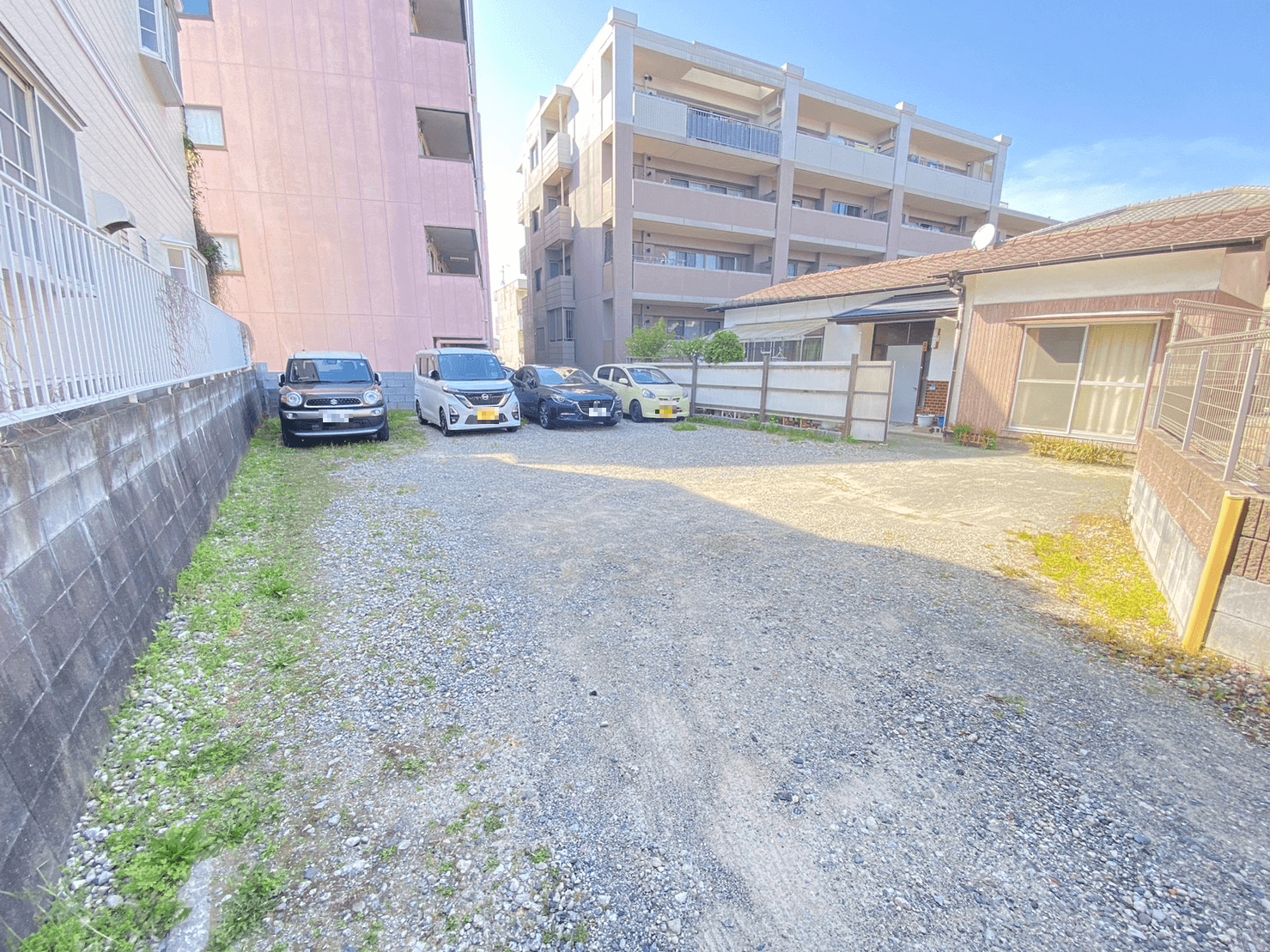 ジャスティス香住ヶ丘駐車場の外観・駐車場イメージ1枚目