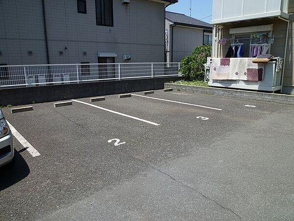 プチシェスタの外観・駐車場イメージ1枚目