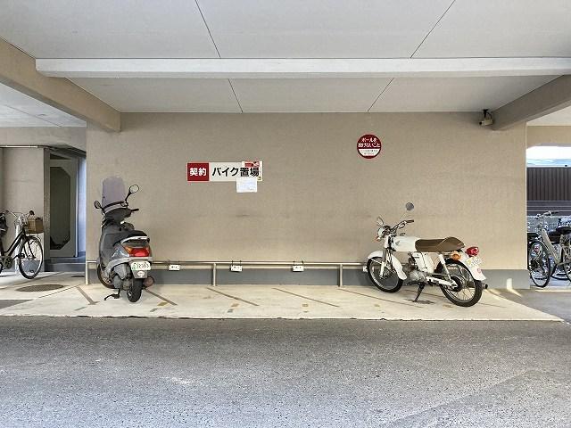 ガレージ大宮の外観・駐車場イメージ2枚目