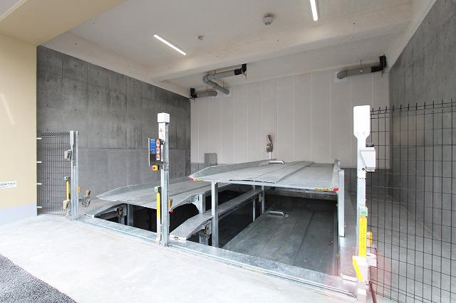 ルキシア大町西公園月極駐車場の外観・駐車場イメージ2枚目