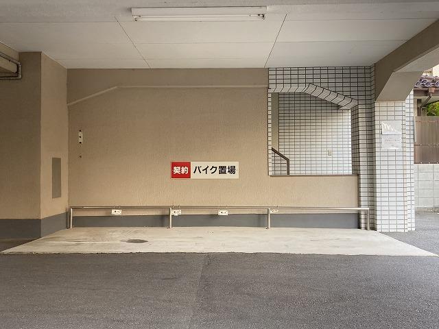 ガレージ大宮の外観・駐車場イメージ3枚目