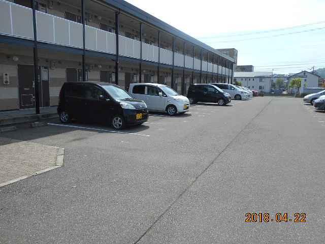SOLUTIONS(24496)の外観・駐車場イメージ1枚目
