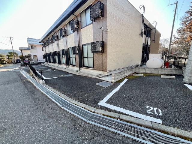 クオレ ハヤシ(31411)の外観・駐車場イメージ2枚目