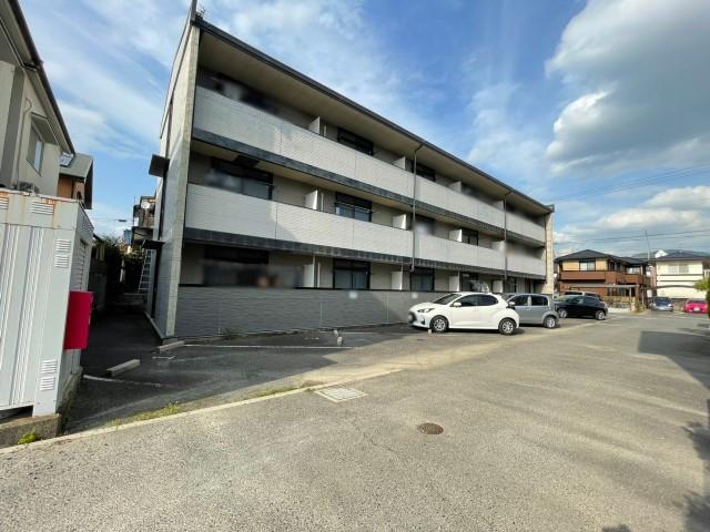 波多野ガレージ(レオパレス前)の外観・駐車場イメージ2枚目