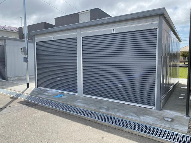 クレスト・ヴィラ ガレージの外観・駐車場イメージ1枚目