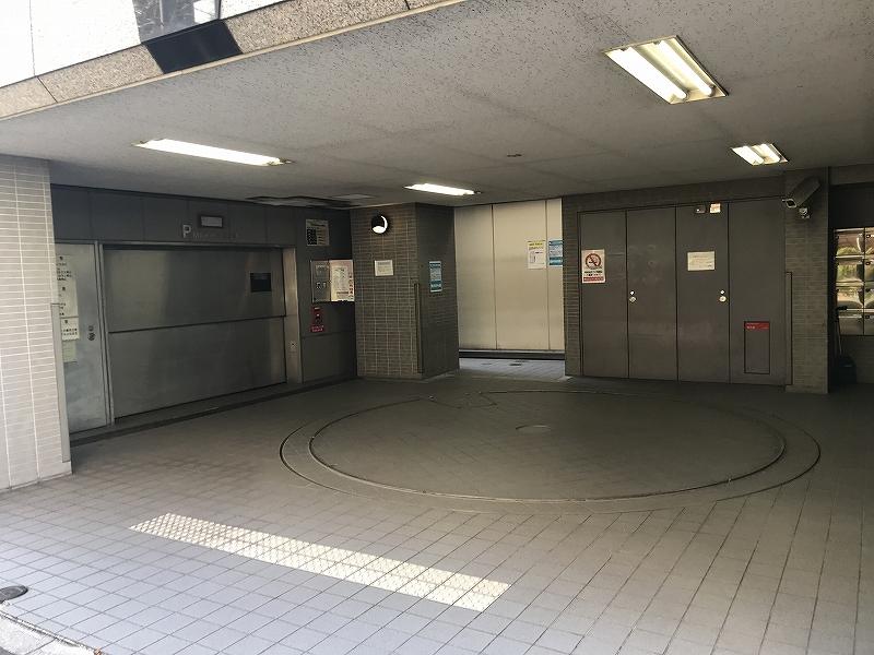 青山ファーストビルの外観・駐車場イメージ1枚目