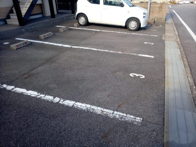 クロワール(38312)の外観・駐車場イメージ1枚目