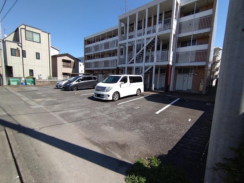 South Village(13970)の外観・駐車場イメージ1枚目