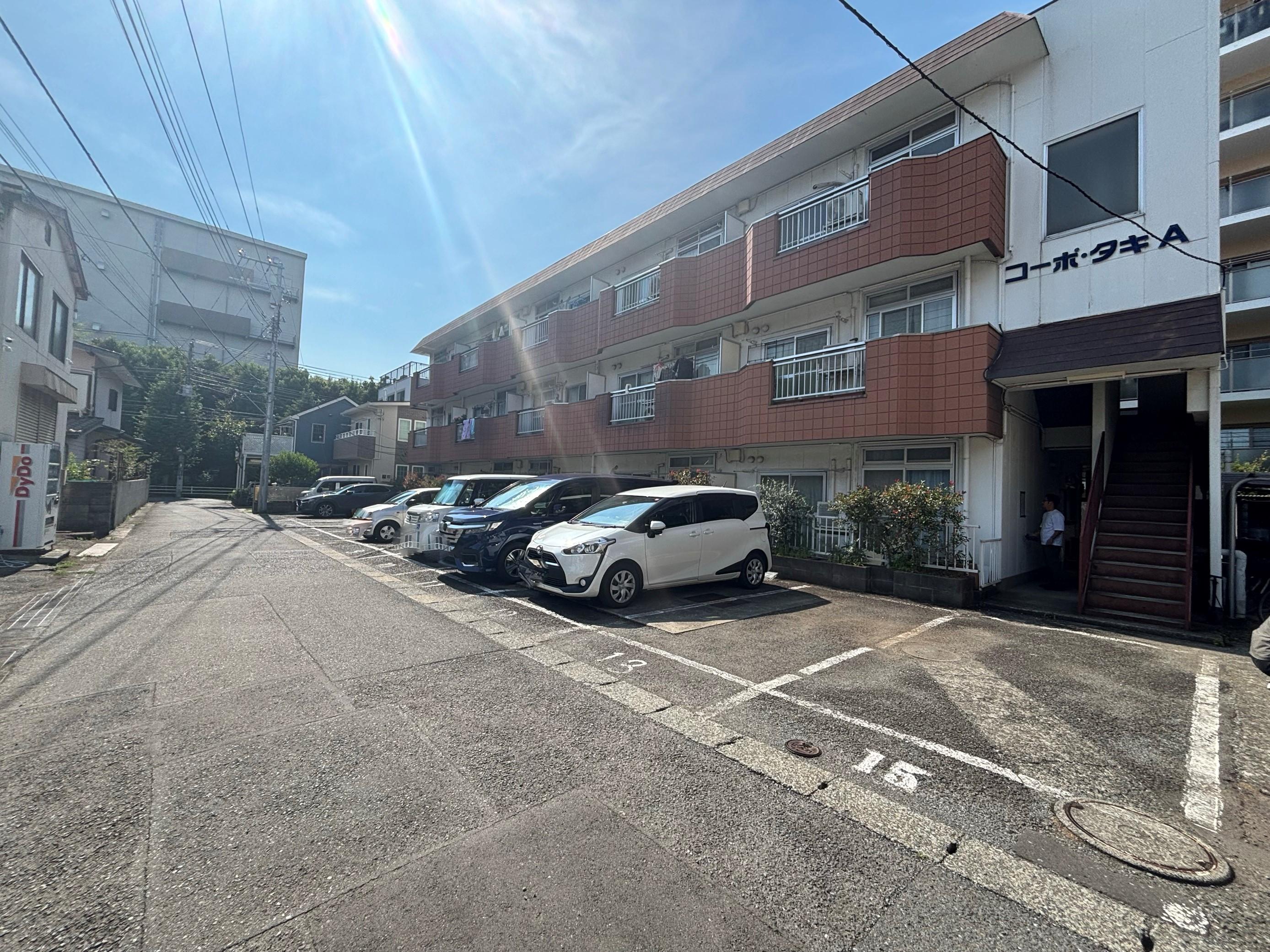 コーポ・タキ敷地内駐車場の外観・駐車場イメージ1枚目