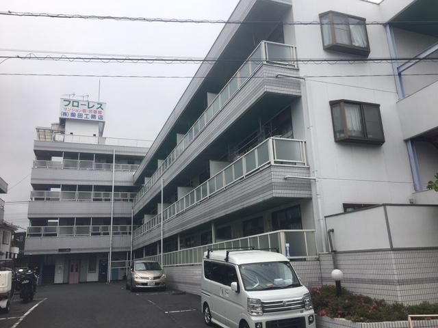 川口市三ツ和2丁目駐車場(フローレス壱番館・弐番館)の外観・駐車場イメージ1枚目