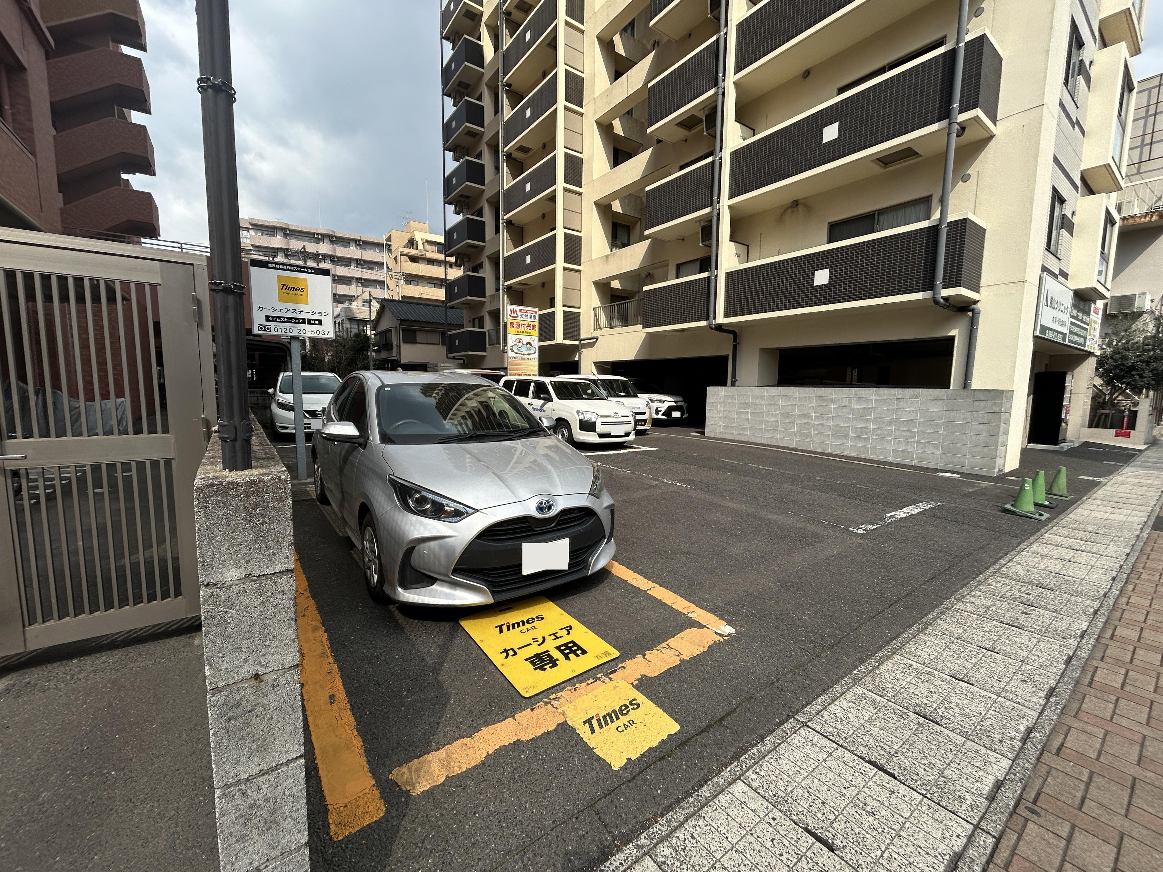 オート・スクウェアー中央町Ⅱの外観・駐車場イメージ2枚目