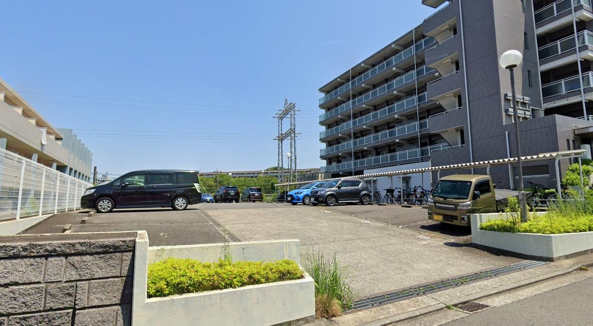 ファミール江田駐車場の外観・駐車場イメージ1枚目