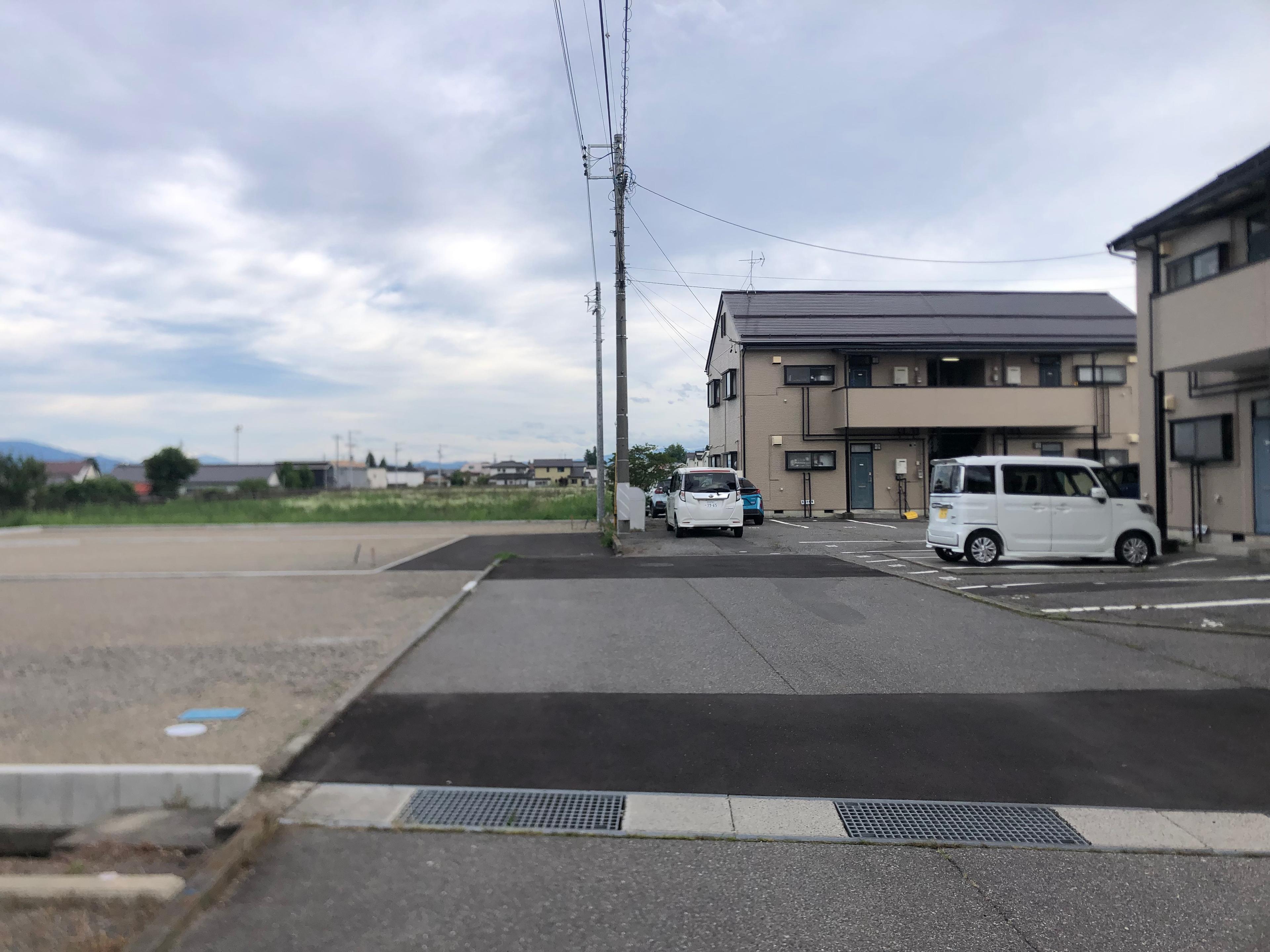 アズミ柏原駐車場の外観・駐車場イメージ2枚目