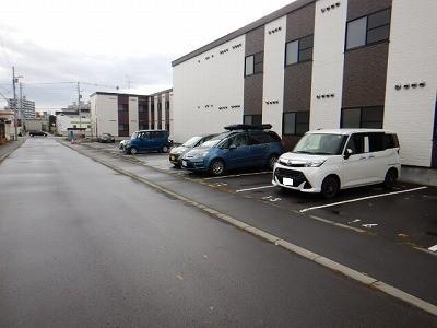 グランドール(28061)の外観・駐車場イメージ1枚目