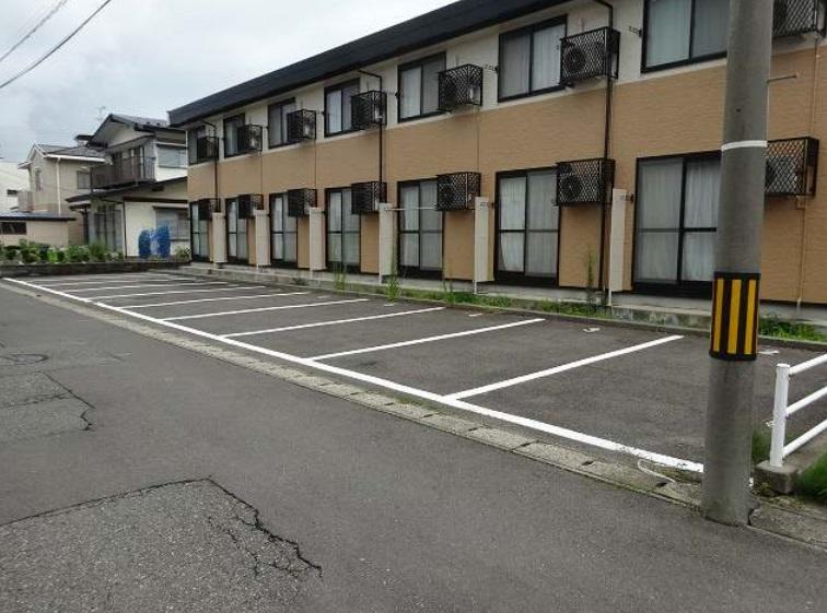 ヴィラ(30310)の外観・駐車場イメージ1枚目